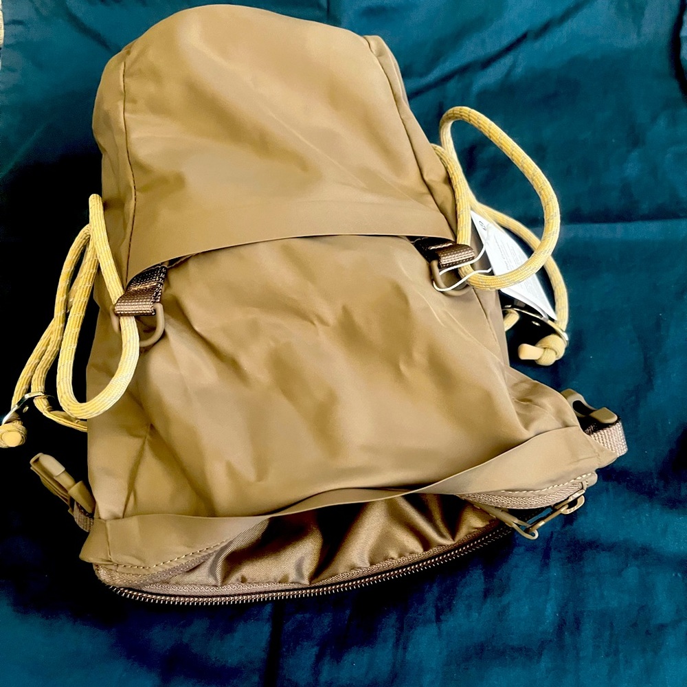 Lululemon Roll-Top Crossbody bag